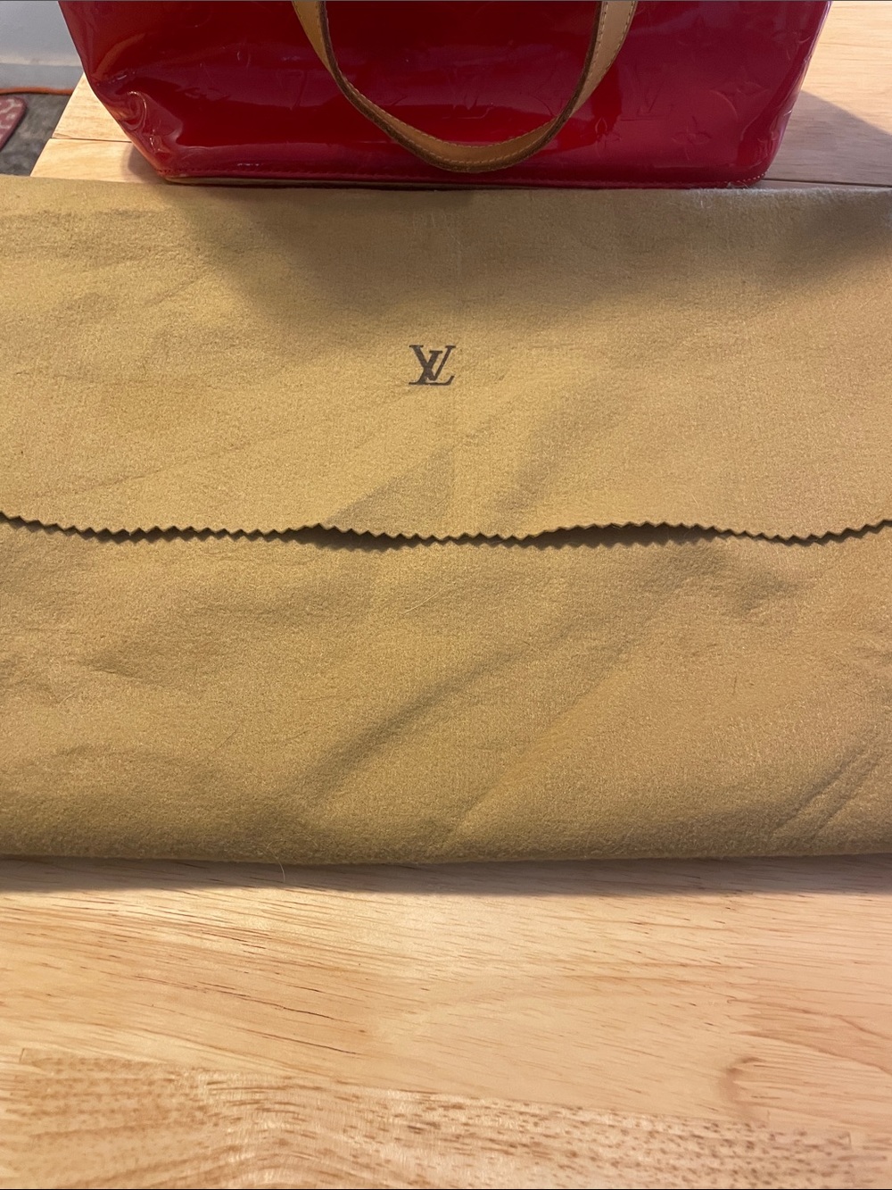 Louis Vuitton Red Vernis Patent Tote with Tan Vachetta Handles - Picture 3 of 15